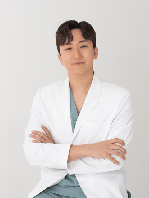 김동건